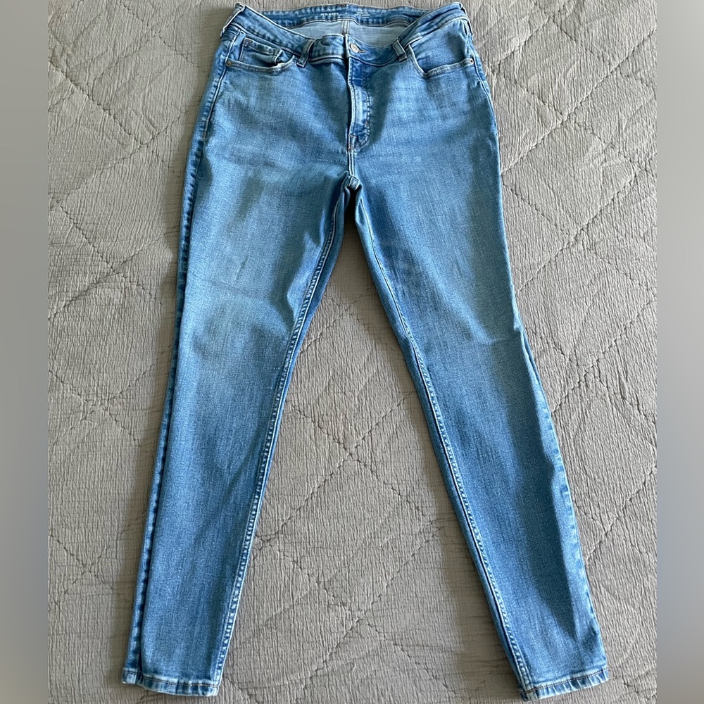 Old Navy High-Rise Rockstar Super Skinny Jeans Light Wash Size 16